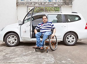 Zé Carlos Barretta/Folhapress Colunista da Folha avalia seis carros adaptados