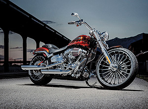 Divulgação Harley-Davidson Breakout básica perde força e preserva estilo