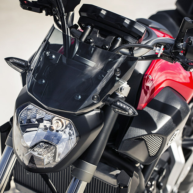 Yamaha espera vender 400 unidades por ms da MT-07, que chega nas cores branca, vermelha e cinza