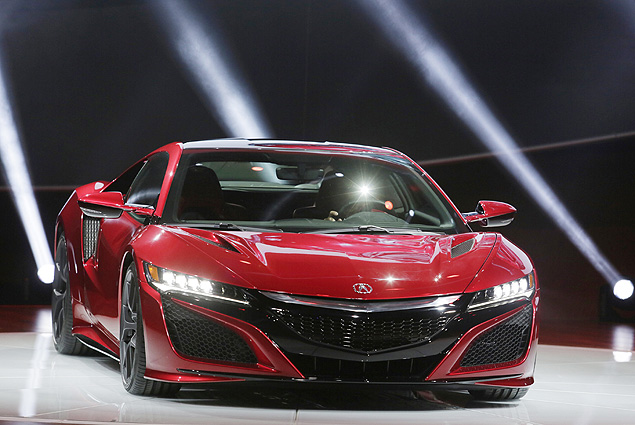 Nova gerao do superesportivo NSX estreou, sob a bandeira Acura, no Salo de Detroit, em janeiro 