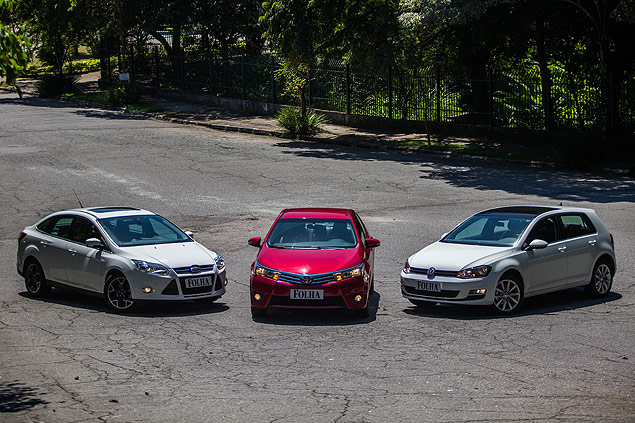 Carros mais vendidos do mundo em 2014, Toyota Corolla (centro), Ford Focus ( esq.) e VW Golf ( dir.) disputam o mesmo pblico no Brasil