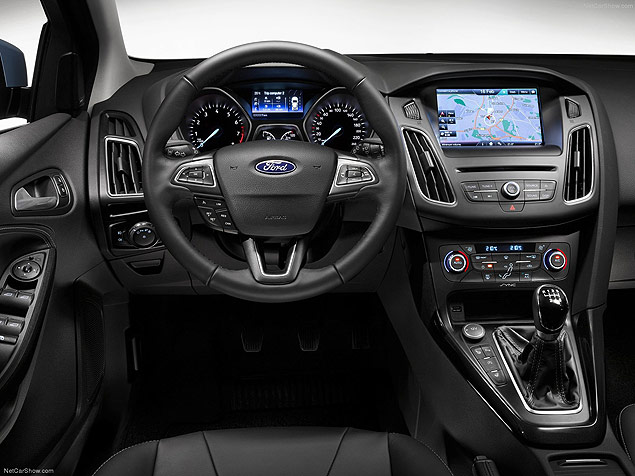 Ford Focus 2015 ter sistema que liga para o servio de ambulncia em caso de acidentes 