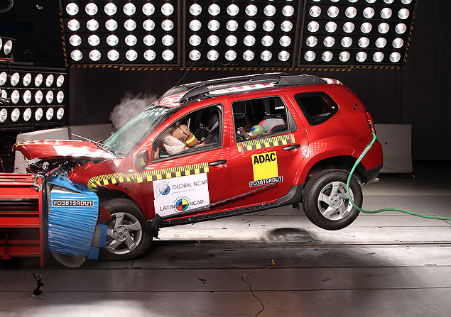 Renault Duster leva quatro estrelas aps crash test 