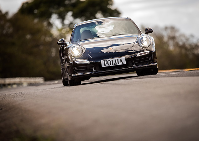 Porsche 911 Turbo  o carro mais rpido do teste Folha-Mau: 0 a 100 km/h em 3,1s