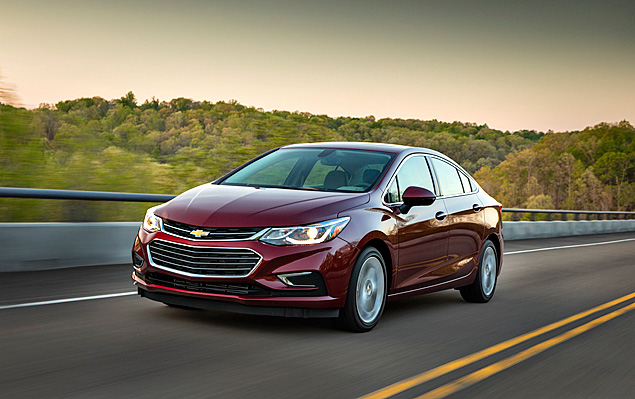 2016 Chevrolet Cruze hits the road in Nashville delivering an EPA-estimated 42 mpg on the highway and the most connectivity in its class. 