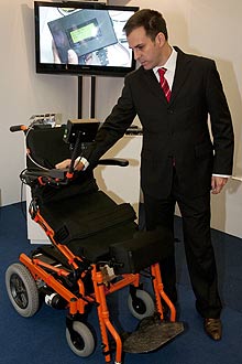 Cadeira motorizada desenvolvida em parceira entre a Secretaria do Estado dos Direitos da Pessoa com Deficincia e o Laboratrio de Sistemas Integrveis Tecnolgico