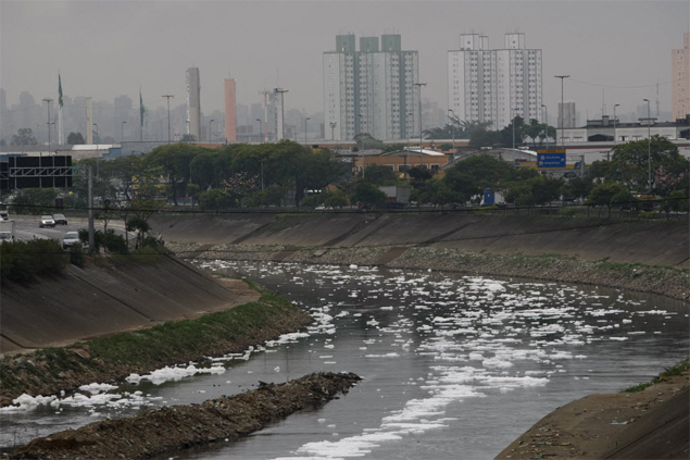 Poluio formada na juno dos rios Aricanduva Tite, em So Paulo
