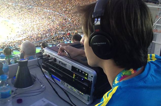 Eduardo Butter narra partida da Copa em audiodescrio no Maracan