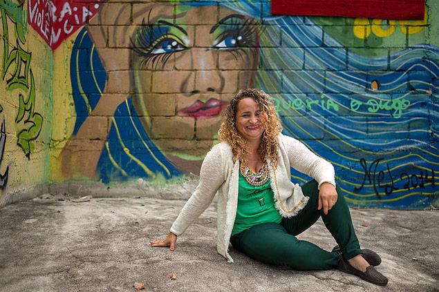 A professora e grafiteira Alexandra Fonseca, a Mel, na sede da Rede Nami, no Rio 
