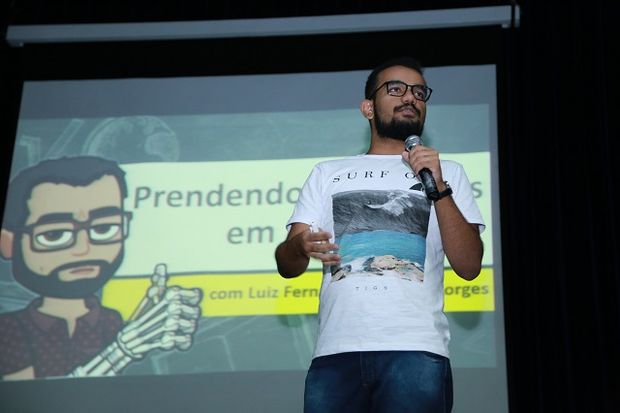 Luiz Fernando da Silva Borges, 19, estudante do Instituto Federal de Mato Grosso do Sul, desenvolve atualmente uma interface crebro-computador para comunicao com pessoas em estado vegetativo e coma