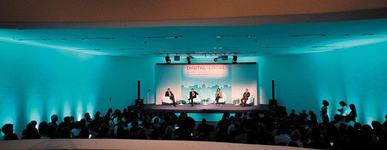 Debatedores em evento que discutiu a economia digital em So Paulo
