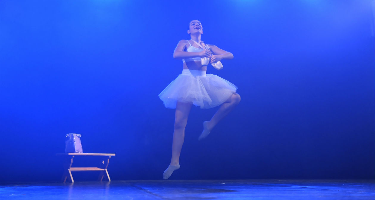 Bailarina durante a Feira da Sapatilha, no Festival de Joinville