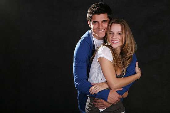 Pedro (Bruno Gissoni) e Catarina (Daniela Carvalho), o casal de protagonistas da atual temporada de "Malhação"