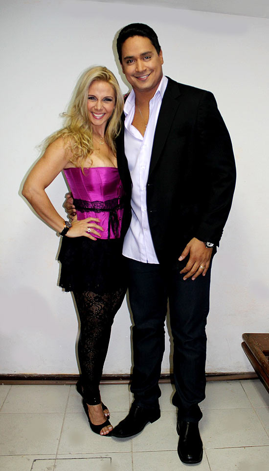Carla Perez e o marido Xanddy, que foram os mestres de cerimônia do "Canta Villa 2011", festival de música de colégio na BA