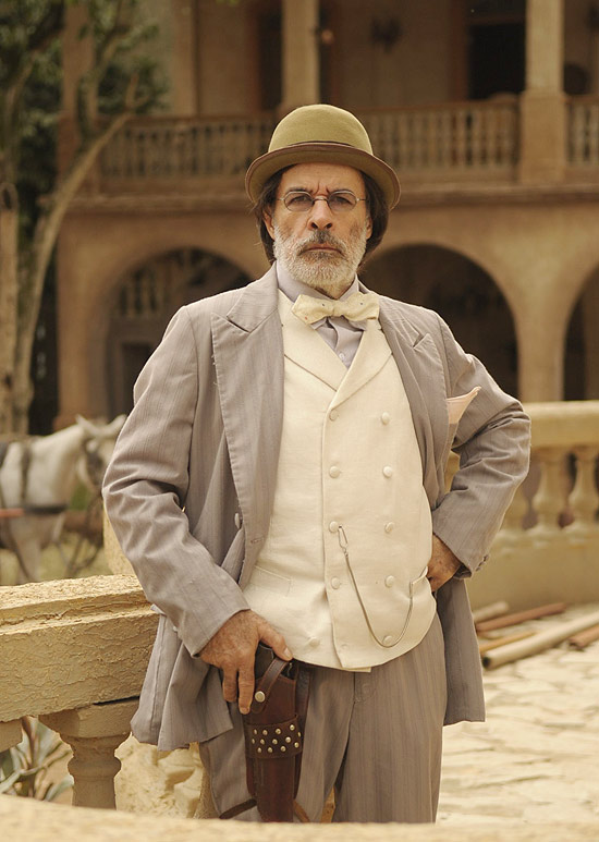 Osmar Prado no papel de Batoré em "Cordel Encantado"