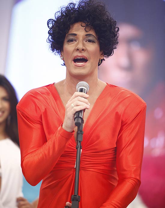Rodrigo Faro se transforma em Whitney Houston