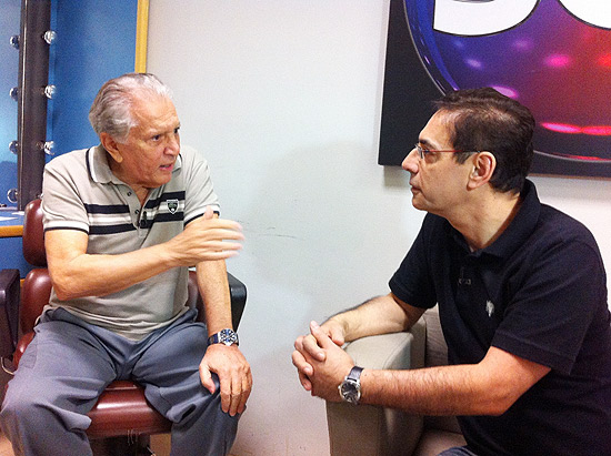 Carlos Alberto de Nóbrega é entrevistado por Cunha Jr. para o "Vitrine", na TV Cultura