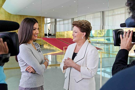 Patrícia Poeta e Dilma Rousseff durante entrevista para o "Fantástico"