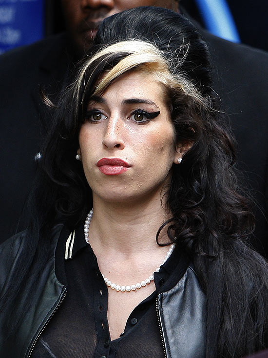 A cantora inglesa Amy Winehouse completaria 28 anos nesta quarta-feira