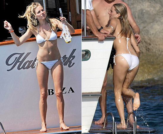 A atriz Sienna Miller em um barco em Ibiza, na Espanha