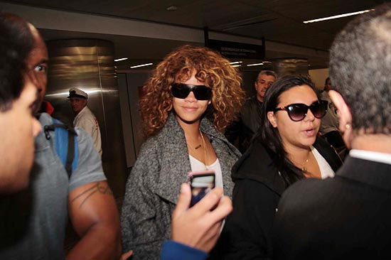 A cantora Rihanna no aeroporto de Guarulhos