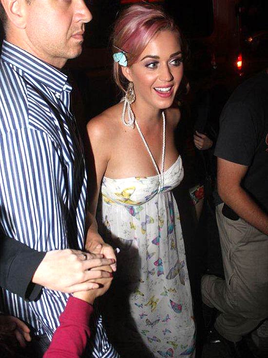 Katy Perry chega à boate no Rio