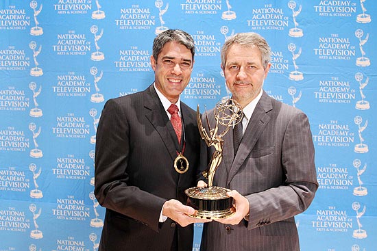 William Bonner e Carlos Henrique Schroder durante o Emmy Internacional