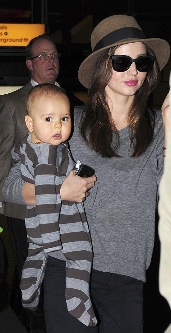 O bebê Flynn com a mamãe, a modelo Miran Kerr