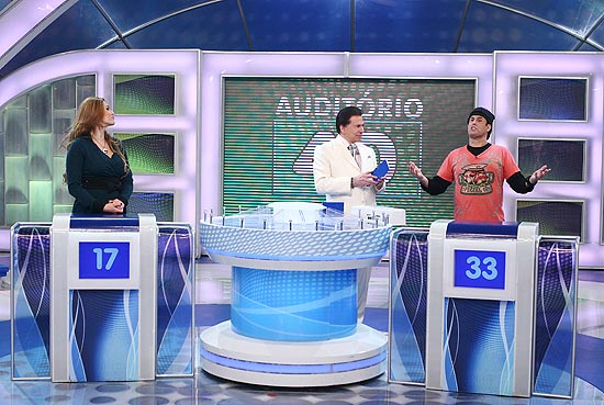 Lívia Andrade, Silvio Santos e Sérgio Mallandro gravam no SBT