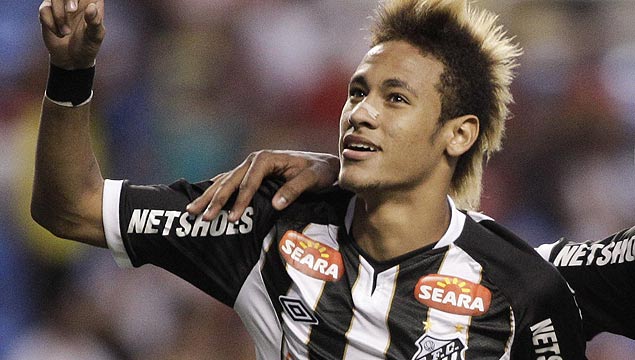 Neymar comemora gol pelo Santos contra o Flamengo na Vila