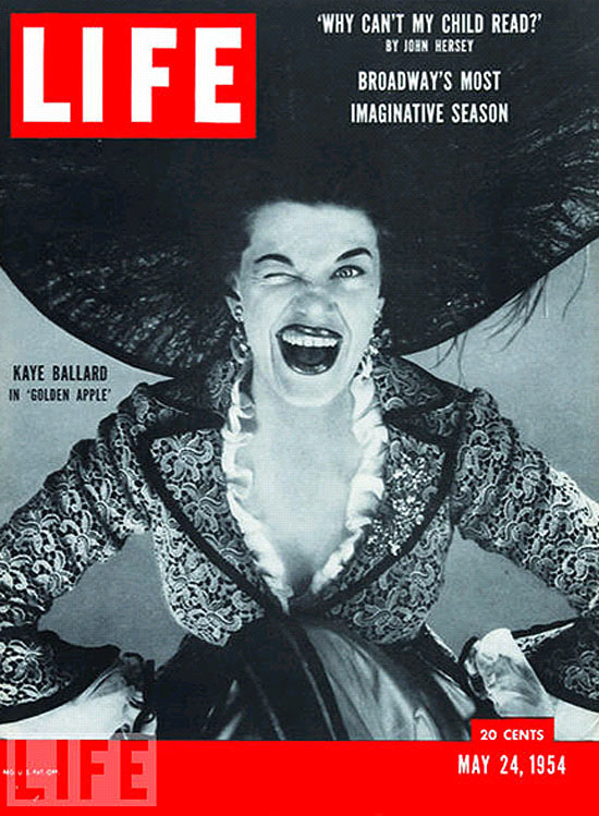 Capa de maio de 1954 revista "Life" em uma galeria com as piores capas