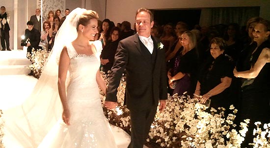  A apresentadora e atriz Luisa Mell se casou na madrugada do último domingo em São Paulo com o empresário Gilberto Zaborowsky