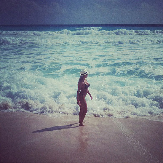 Juju Salimeni na praia em Cancun "Outro dia no paraíso!" http://instagr.am/p/avHJp/