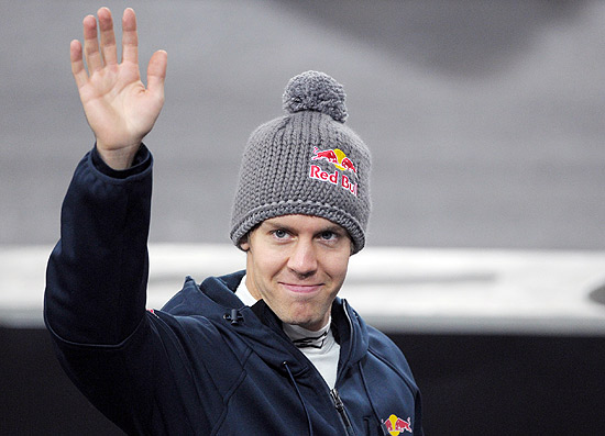 O piloto alemo Sebastian Vettel acena durante evento na Alemanha