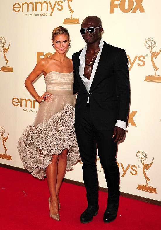 Heidi Klum e Seal chegam ao 63ª Emmy Awards no Teatro Nokia, em Los Angeles, em setembro de 2011
