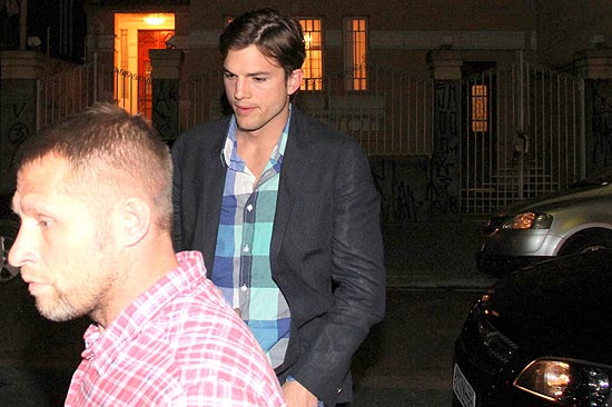 Ashton Kutcher também foi visto no clube
