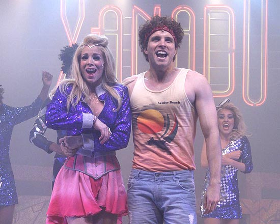 Danielle Winits e Thiago Fragoso em cena de "Xanadu"