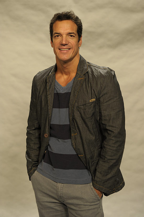 O ator Carlos Machado, que interpreta o personagem Ferdinand, capacho de Tereza Cristina em "Fina Estampa"