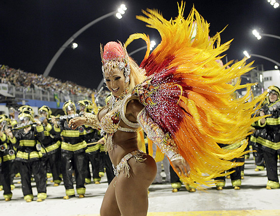 Valesca Popozuda desfila para Águia de Ouro no Carnaval de São Paulo