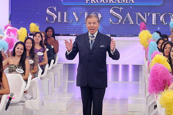 O apresentador Silvio Santos, que gravou o primeiro programa do ano na sexta-feira e causou alvoroço com seu novo visual