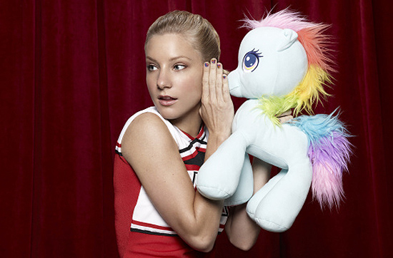 A atriz Heather Morris, que interpreta a líder de torcida Brittany Pierce no seriado "Glee"