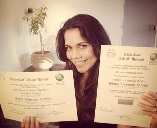 Daniela e seus diplomas