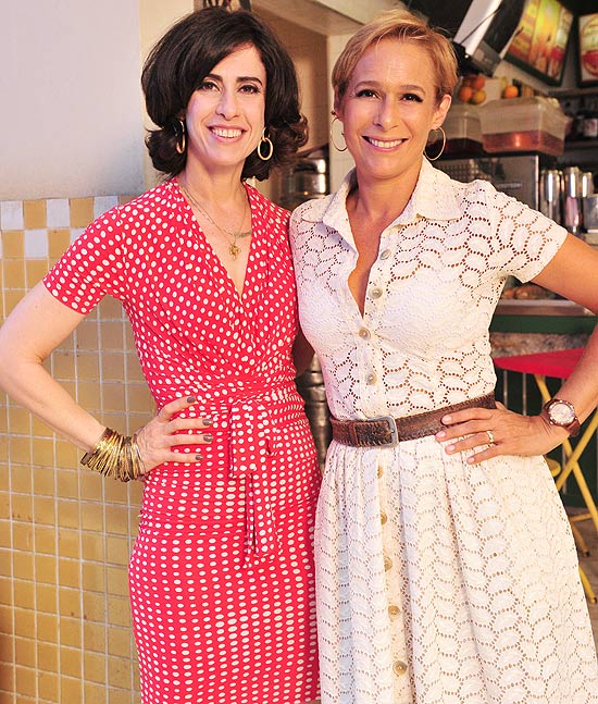 As atrizes Fernanda Torres e Andrea Beltrão, que vivem as atrapalhadas Fátima e Sueli no seriado "Tapas & Beijos"