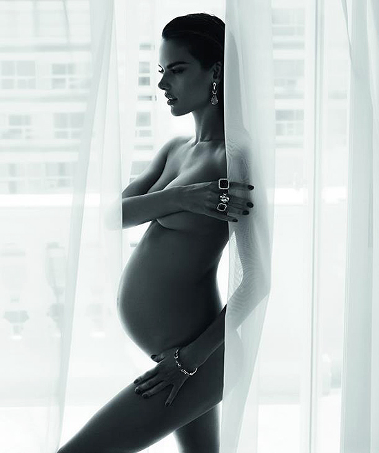 RIO DE JANEIRO Visibly pregnant model Alessandra Ambr sio posed nude for 