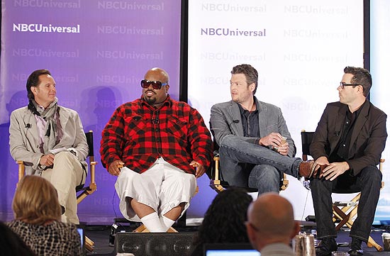 Da esq., o produtor executivo Mark Burnett, os jurados Cee Lo Green e Blake Shelton, e o apresentador Carson Daly