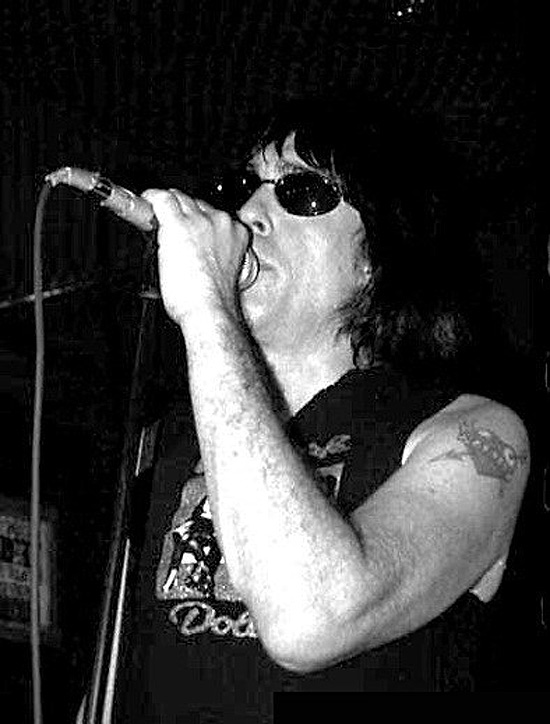 Ex-baterista dos Ramones vende almôndegas nas ruas de Nova York 