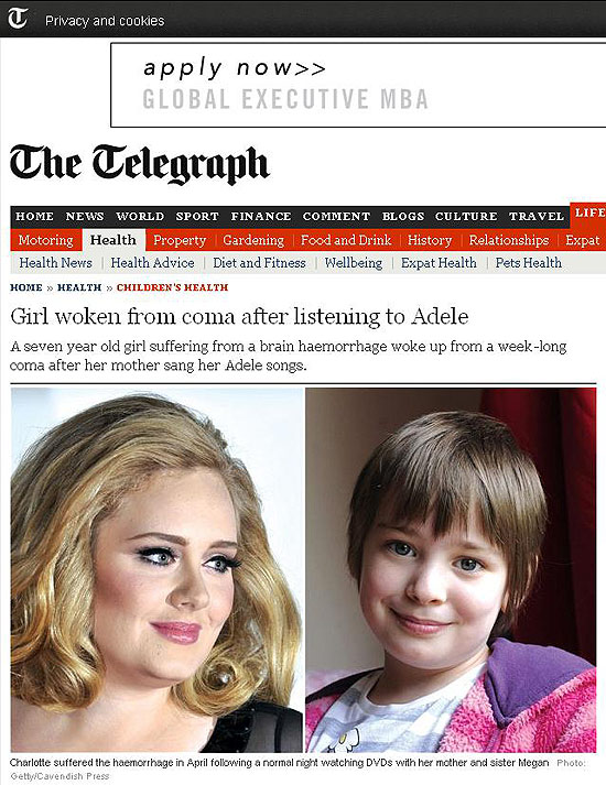 A pequena Charlotte acordou após ouvir uma canção da cantora britânica Adele