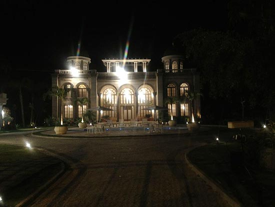 Durante o batente, José de Abreu posta foto do cenário da mansão de Tufão