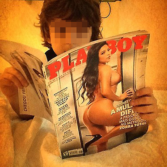 Ana Lima coloca foto do filho com a "Playboy" na internet