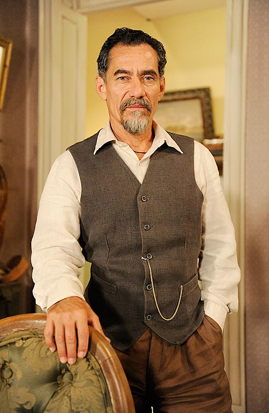 Chico Diaz como coronel Melk em "Gabriela"